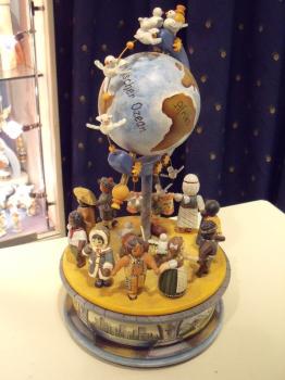 Children of the World music box, like MJ bought. Children of the World music box, like MJ bought.